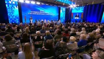 Lukashenko:
El Estado seguirá apoyando la maternidad y la infancia