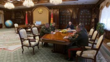 Lukashenko convocó una reunión sobre seguridad militar