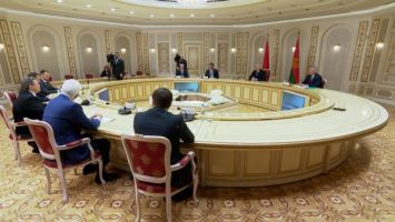 Lukashenko subraya la similitud y cercanía de los pueblos eslavos, los belarusos y los rusos