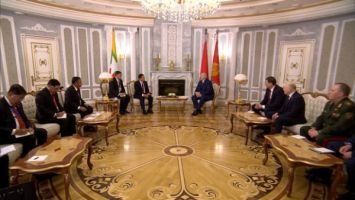 
 Lukashenko propone a Myanmar definir proyectos fundamentales para desarrollar la cooperación 