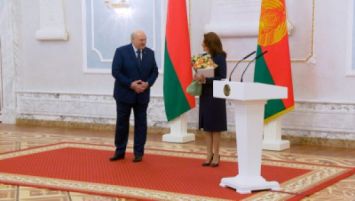 Lukashenko recibió el juramento de la jueza del Tribunal Constitucional Svetlana Liubetskaya