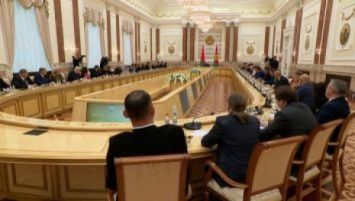 Lukashenko orienta a una estrategia única de la formación de la memoria histórica