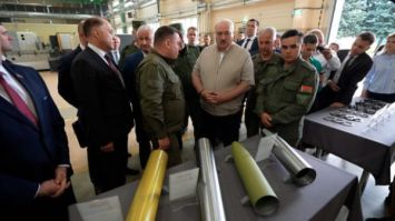 
 Lukashenko visitó la planta Legmash 