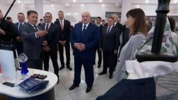 

Lukashenko: ¡Esa es una palabrota! // Sobre el lino, las
universidades y la economía política
