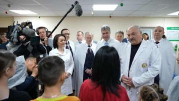 
Lukashenko en el Hospital Clínico Infantil de la provincia
de Minsk