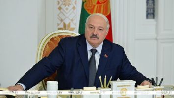 Lukashenko dio instrucciones a los presidentes de los comités ejecutivos regionales