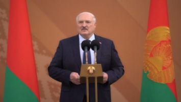 
 Lukashenko
depositó una cápsula en las obras de construcción del hospital de Grodno 