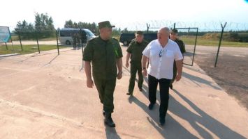 Lukashenko sobre los planes de discutir con
Putin medidas adicionales sobre Ucrania
