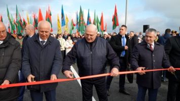 El Presidente inauguró en Mózyr el puente renovado sobre el río Prípiat