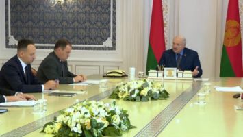 Lukashenko convocó una reunión sobre el funcionamiento del sector bancario