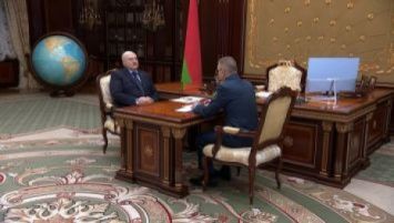 Lukashenko recibió el informe del presidente del Comité Estatal de Aduanas