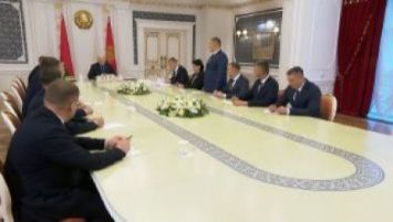 Vertical local, ejecutivos de empresas y viceministros. Lukashenko revisó y designó nuevos cargos 