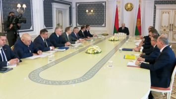 Lukashenko fija tareas tensas a los petroleros nacionales