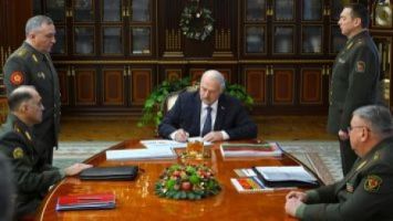 Lukashenko: Tokáyev trabajó como traductor, conoce el chino a la perfección // Sobre militares, medios de comunicación y terneros