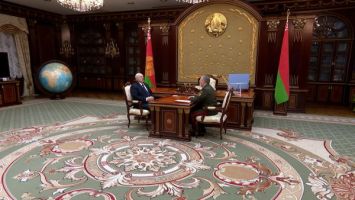 Asunto de personal y conclusiones tras la inspección de las Fuerzas Armadas. Lukashenko recibe al ministro de Defensa