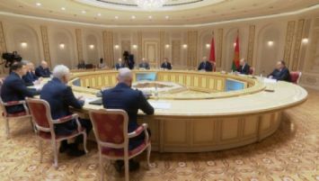 
Lukashenko sobre
los contactos con Putin y el comercio con la provincia de Omsk