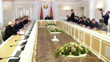 ¿Dónde y cómo se enseñarán las profesiones del futuro en Belarús? Fue el tema de una reunión con Lukashenko