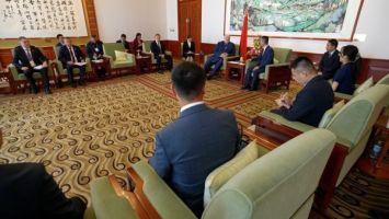 Lukashenko propone a China construir complejos de invernaderos en Belarús