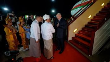 Lukashenko llegó en visita oficial a Myanmar