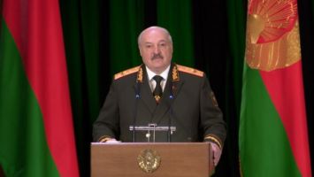 Lukashenko sedirigió a los generales y oficiales