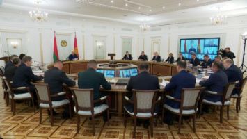 
 Reunión con Lukashenko dedicada a la cosecha y la superación
de las consecuencias de tormentas 
