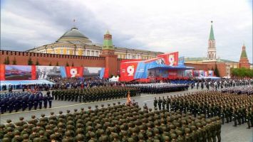 Lukashenko asistió al desfile en la Plaza Roja de Moscú