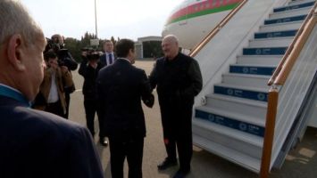 
Lukashenko arribó a Bakú