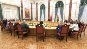 Lukashenko: El Tribunal Constitucional debe adoptar una posición de liderazgo