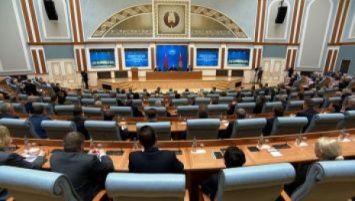 Lukashenko a los científicos: Empecemos a trabajar sin ambiciones ni efectismos, sin la ciencia no puede existir un país