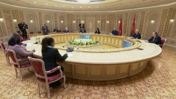 
 Lukashenko se reunió con la delegación del Parlamento Panafricano 