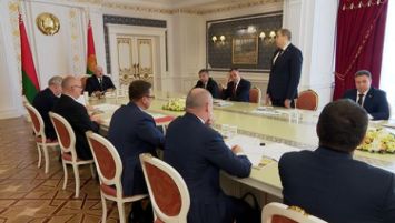 Lukashenko exige desarrollar activamente la biofarmacia