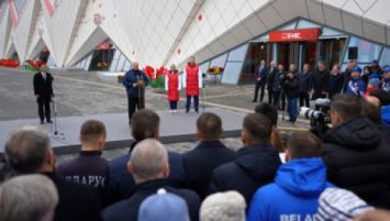 Lukashenko inauguró en Minsk la piscina de nivel internacional