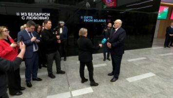 "Todo esto es mentira". Lukashenko sobre rumores de aportar mil millones de dólares para participar en el Consejo de Paz