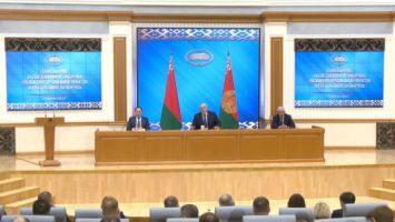
 Lukashenko a los industriales: Los belarusos no sienten las sanciones, pero aún no es suficiente 
