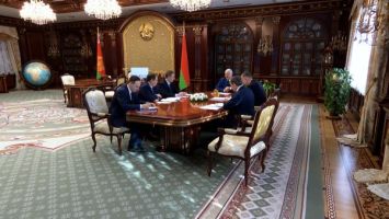 Lukashenko recibió el informe del Banco Nacional, abogando por una competencia sana en la resolución de asuntos importantes