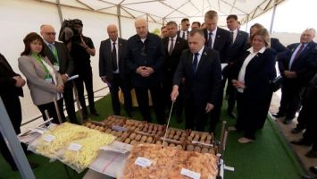 
 Lukashenko realizó un viaje de trabajo a la provincia de Moguiliov
 