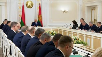 
 Lukashenko exige un funcionamiento claro de la "economía de movilización" en condiciones de recesión en el mercado principal
 