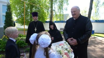 Lukashenko celebró la Pascua en el Convento de la Santa Asunción de Orsha