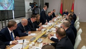 
 Lukashenko convocó en Soligorsk una reunión sobre el desarrollo de la avicultura 