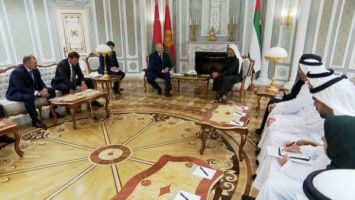 Lukashenko espera que el nivel de la cooperación económico-comercial con los EAU alcance el nivel de las relaciones políticas