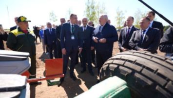 &quot;Hay que movilizarse&quot;. Lukashenko exige acabar con la mala administración de las tierras