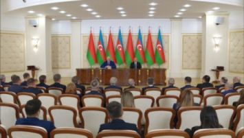 Lukashenko y Alíyev deliberaron la ampliación de la cooperación industrial