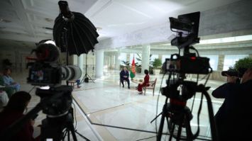 
 Entrevista de Lukashenko al Grupo de Medios de China 