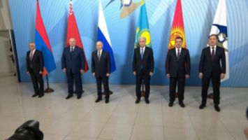 Lukashenko participó en la cumbre de la UEE