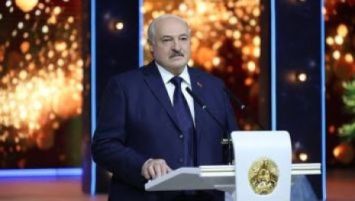 
 Lukashenko entregó los premios especiales 