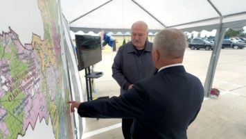 
 Lukashenko en el complejo
agroindustrial Yubileiny 